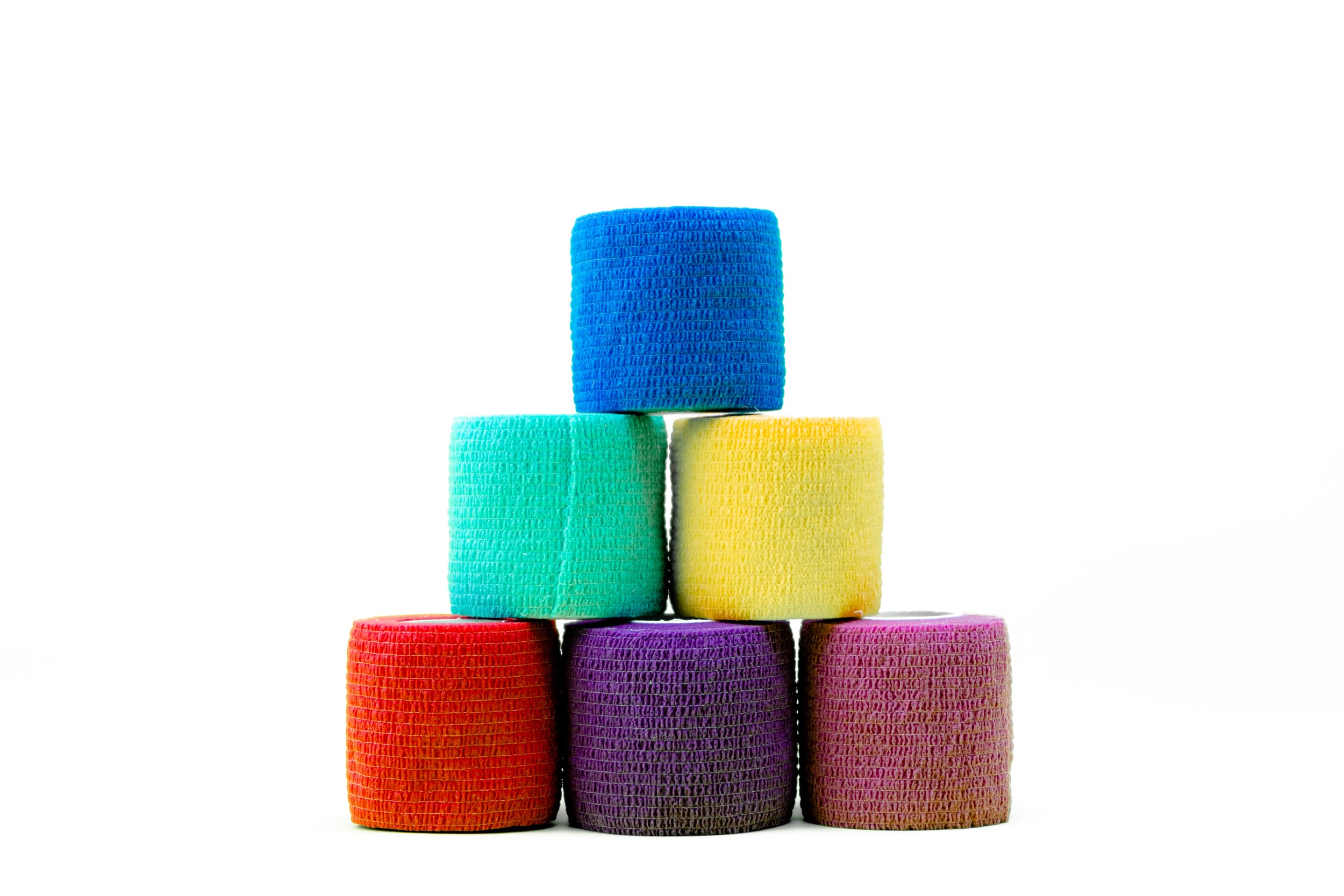 Bandas Flexibles Cohesivas para Mascotas. Medidas de 5cm X 4.5m.
Vendaje elástico autoadherente de tamaño compacto, diseñado para la protección, sujeción y compresión ligera en pequeñas especies (perros, gatos y exóticos). Su tecnología cohesiva permite que la venda se fije sobre sí misma sin pegarse al pelaje ni a la piel, lo que garantiza una colocación práctica y una retirada sin tirones ni molestias para la mascota. 1